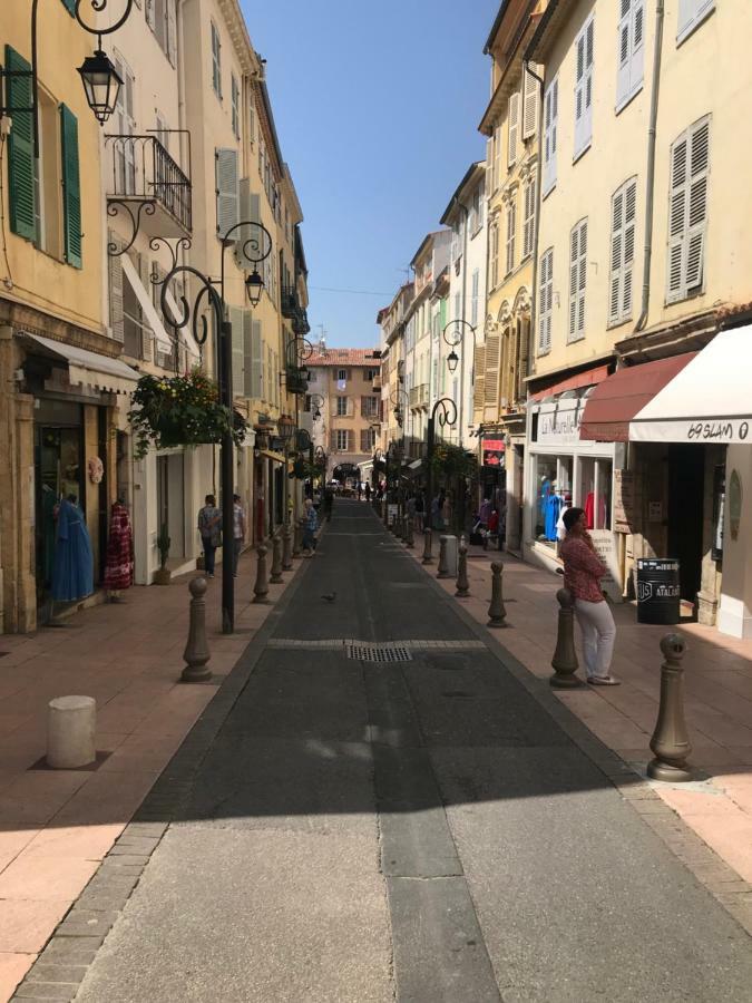 Апартаменти Sleep In Antibes City Center Екстер'єр фото